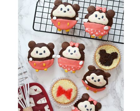 Adorable Mickey and Minnie Cupcakes